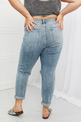 Judy Blue – Malia – Boyfriendjeans in voller Größe mit mittelhohem Bund